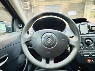 Clio III 5 Portes Phase 2 1.2 i 16V eco2 75 cv 2011 occasion 71300 Montceau-les-Mines
