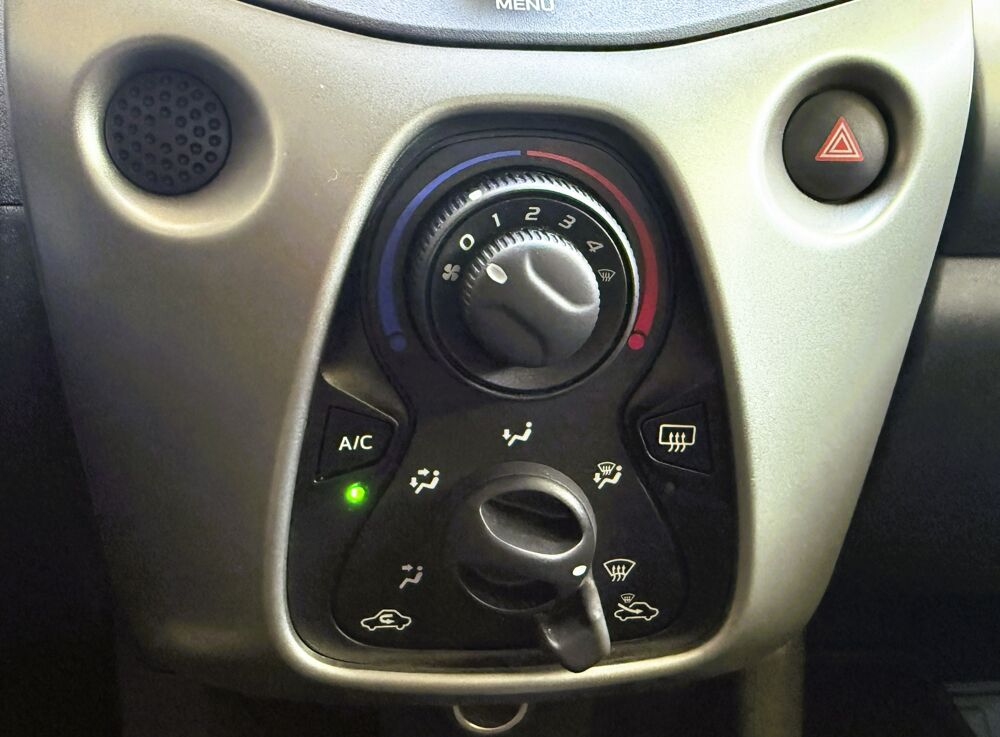 C1 1.0 VTI 68 FEEL ETG 5P 2015 occasion 92370 Chaville