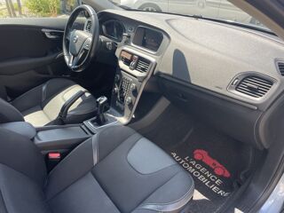 V40 T2 122ch Momentum business - Carnet d'entretien tamponn&eacute; 2018 occasion 49124 Saint-Barth&eacute;lemy-d'Anjou
