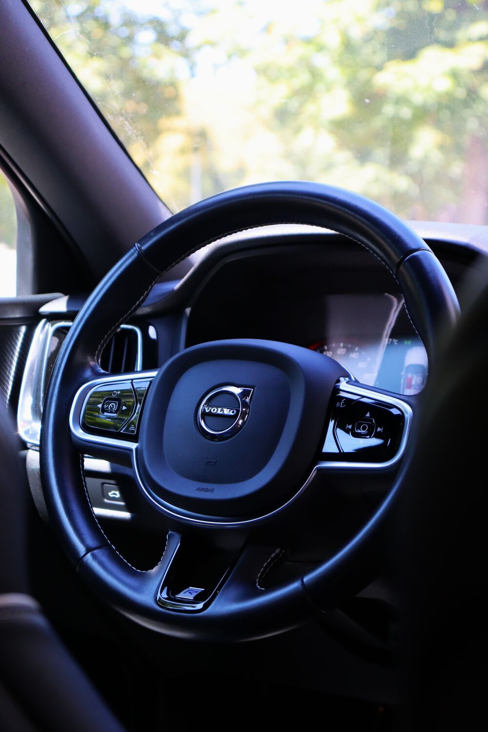 V60 D3 150 R-Design BVM (Harman & Kardon, Kit distribution &agrave; jou 2020 occasion 88000 &Eacute;pinal