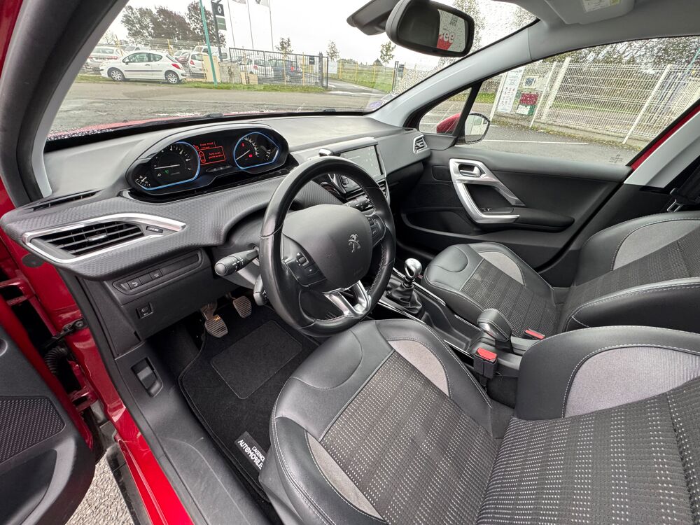 2008 1.2 110 BVM6 ALLURE | ENTRETIEN PEUGEOT | CARPLAY | CAMERA | 2019 occasion 44860 Pont-Saint-Martin