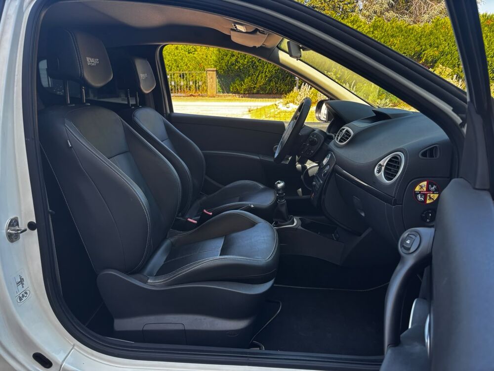 Clio III RS 2.0 i 16V 203 ch ANGE & DEMON 358/666 2012 occasion 88100 Sainte-Marguerite