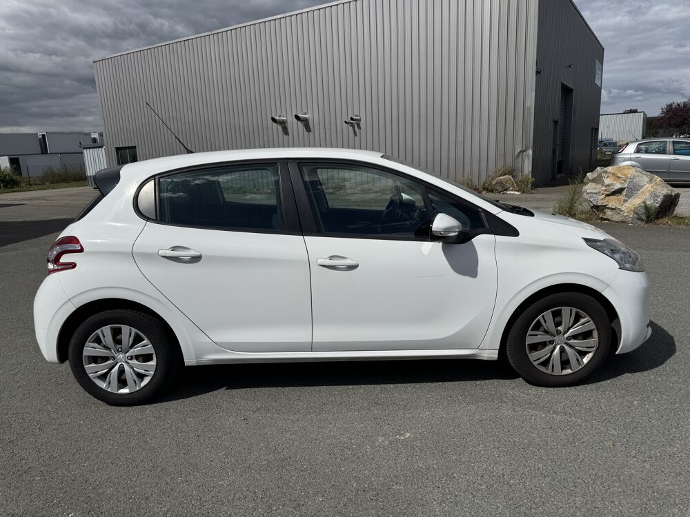 208 1.2 E-VTI 82 ETG5 ACTIVE | BOITE AUTO | DISTRIBUTION OK 10/2 2014 occasion 44860 Pont-Saint-Martin