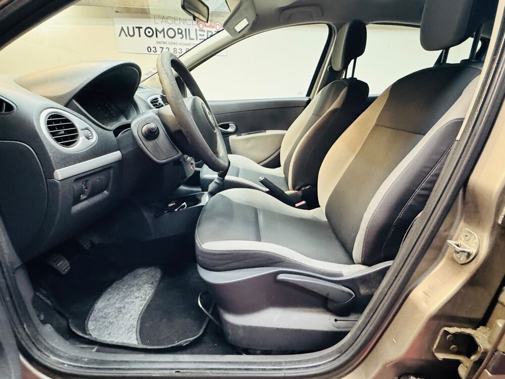 Clio III 5 Portes Phase 2 1.2 i 16V eco2 75 cv 2011 occasion 71300 Montceau-les-Mines