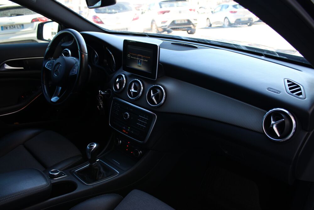 Classe GLA 2.2 200 D 135 INSPIRATION ( Cam&eacute;ra de recul, Gps, Clim... ) 2017 occasion 34200 S&egrave;te