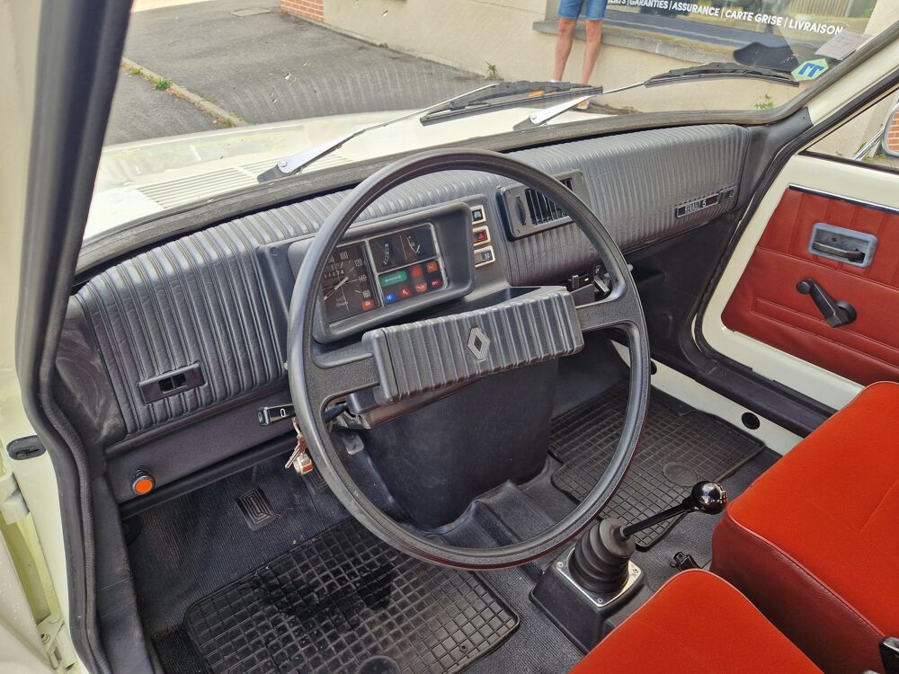 R5 TL expertis&eacute;e cabinet classic Auto 1977 occasion 80480 Salou&euml;l