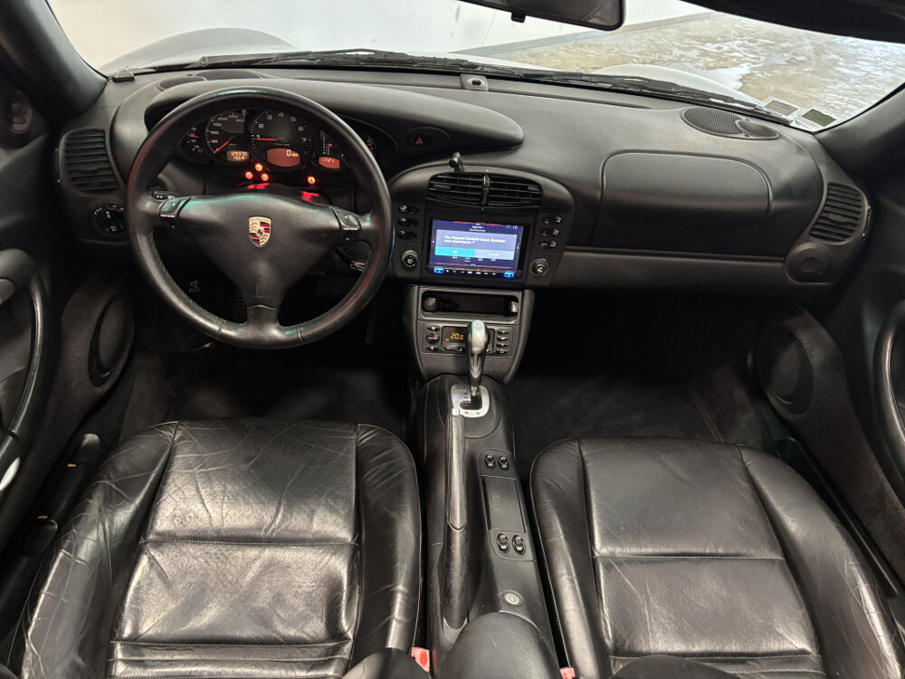 911 (996) 996 CABRIOLET 3.4 CARRERA 4 TIPTRONIC S + HARDTOP 2001 occasion 37170 Chambray-l&egrave;s-Tours