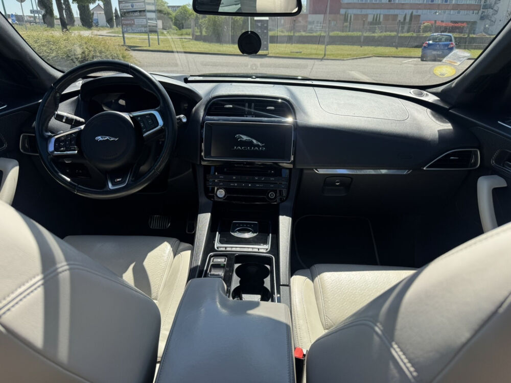 F-PACE 3.0 d v6 300 ch bva awd S premi&egrave;re &eacute;dition 2016 occasion 68390 Sausheim