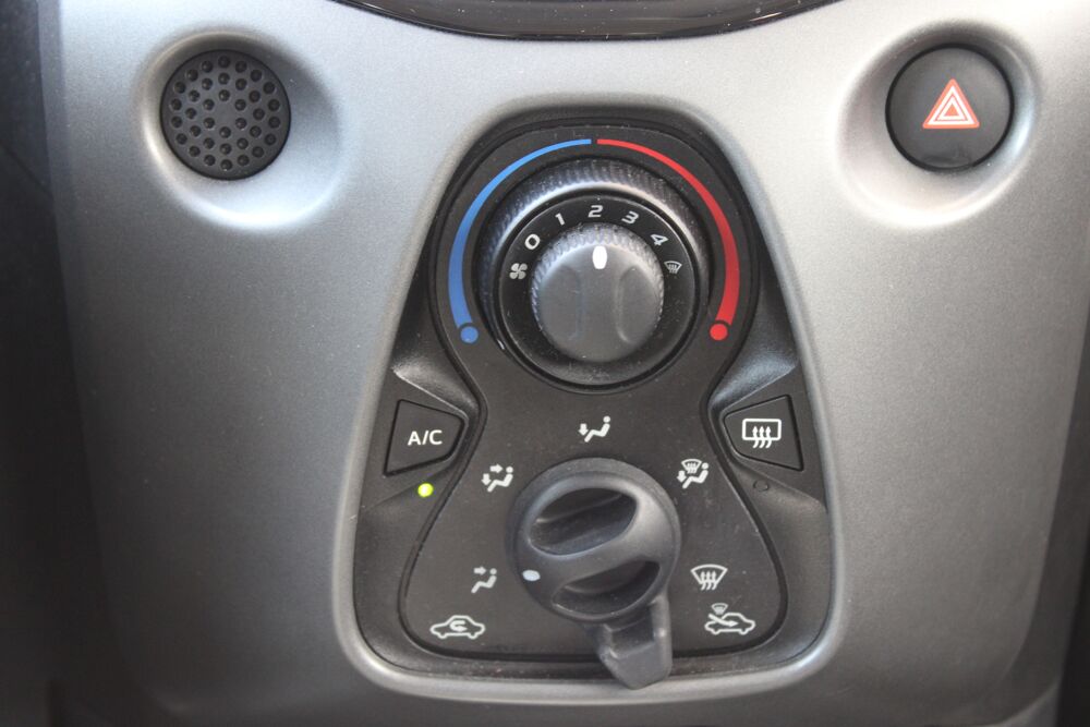 Aygo MY20 1.0 VVT-i x-shift x-play ( Cam&eacute;ra de recul, CarPlay ... 2021 occasion 34200 S&egrave;te