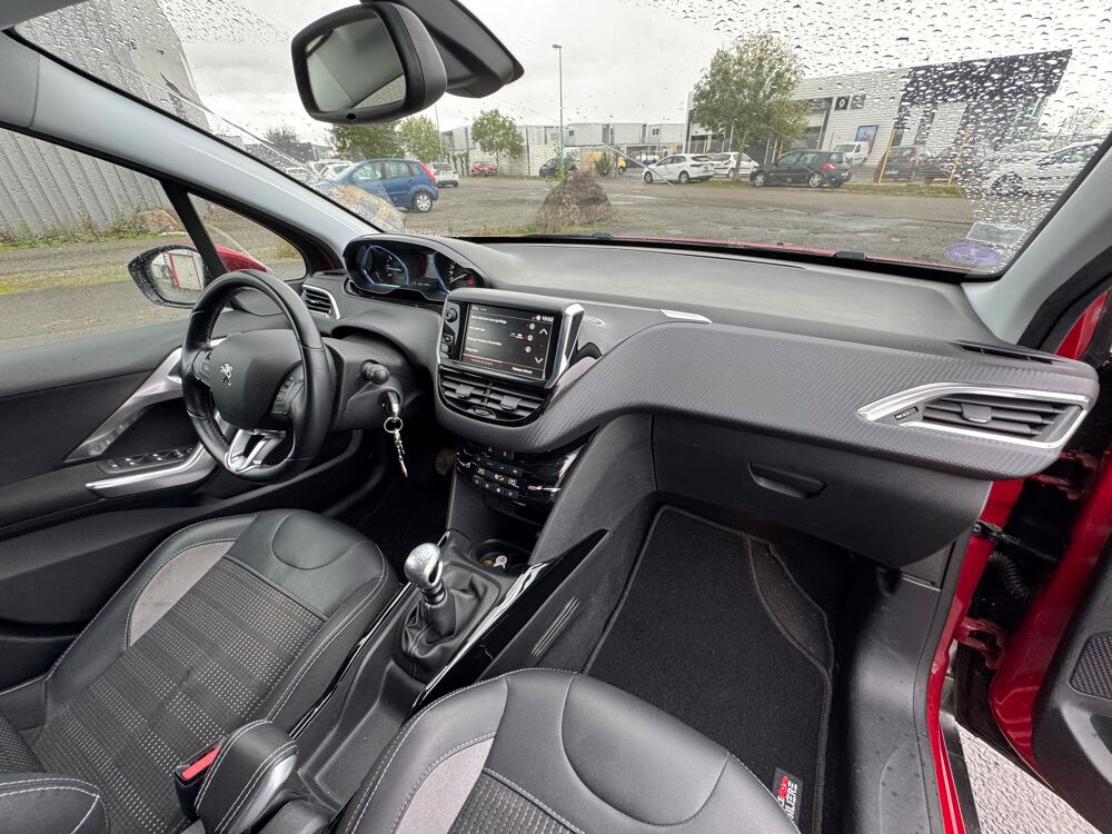 2008 1.2 110 BVM6 ALLURE | ENTRETIEN PEUGEOT | CARPLAY | CAMERA | 2019 occasion 44860 Pont-Saint-Martin