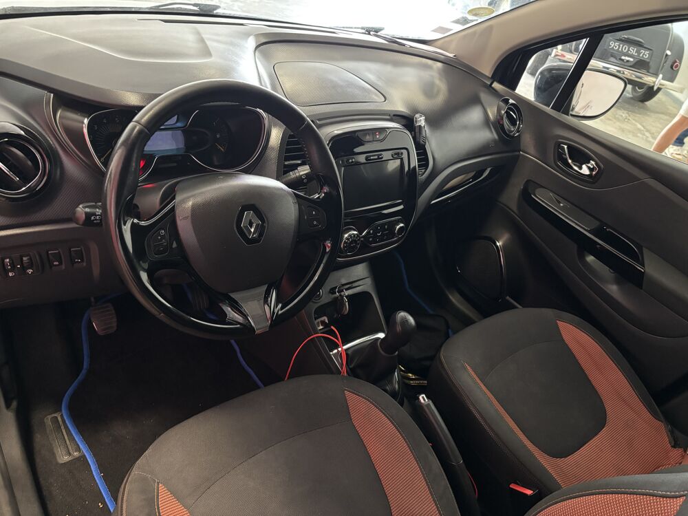 Captur RENAULT CAPTUR 1.5 DCI 90 ENERGY INTENS + ATTELAGE 2013 occasion 37170 Chambray-l&egrave;s-Tours