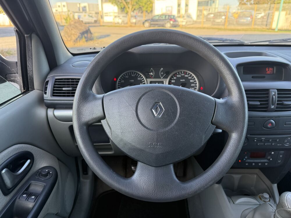 Clio II Phase 2 1.5L DCI 80CH PRIVILEGE | DISTRI OK 2002 occasion 44860 Pont-Saint-Martin