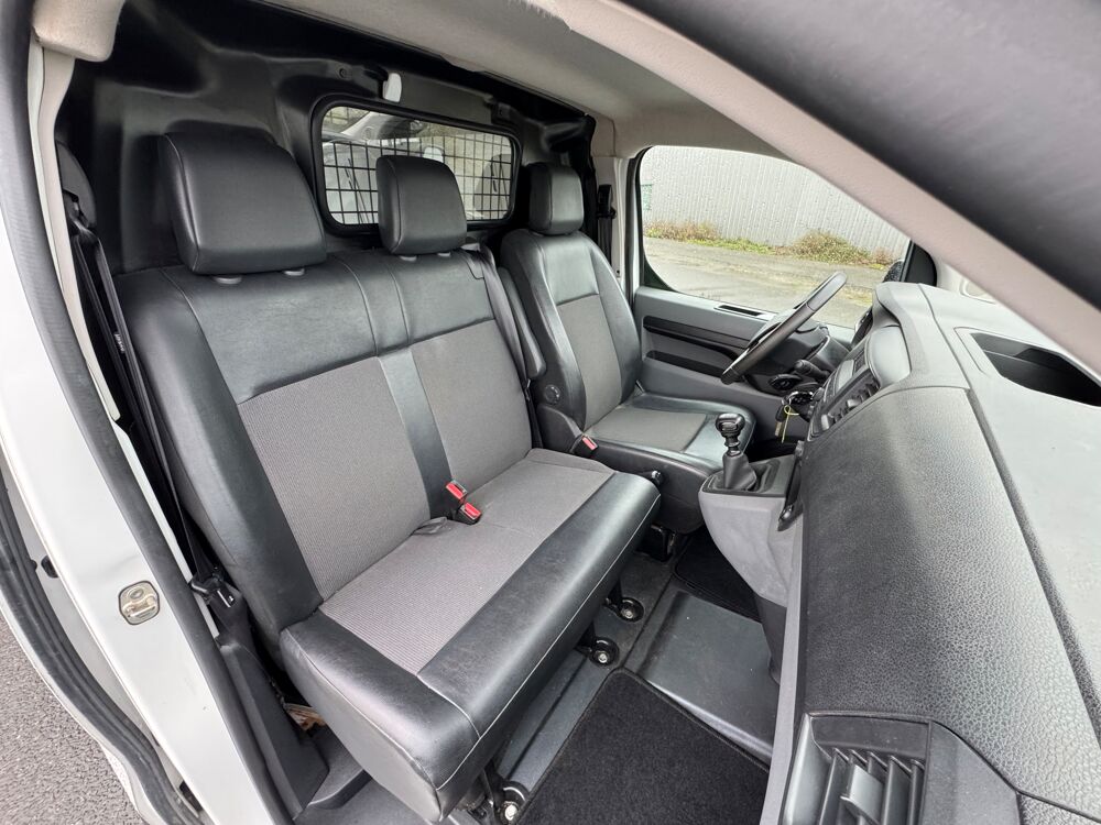 Expert III FOURGON STANDARD 2.0 BLUEHDI 120 PREMIUM | GARANTIE 6 MO 2020 occasion 44860 Pont-Saint-Martin