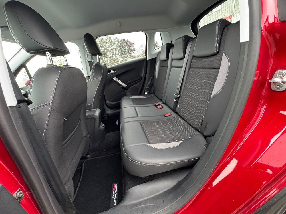 2008 1.2 110 BVM6 ALLURE | ENTRETIEN PEUGEOT | CARPLAY | CAMERA | 2019 occasion 44860 Pont-Saint-Martin