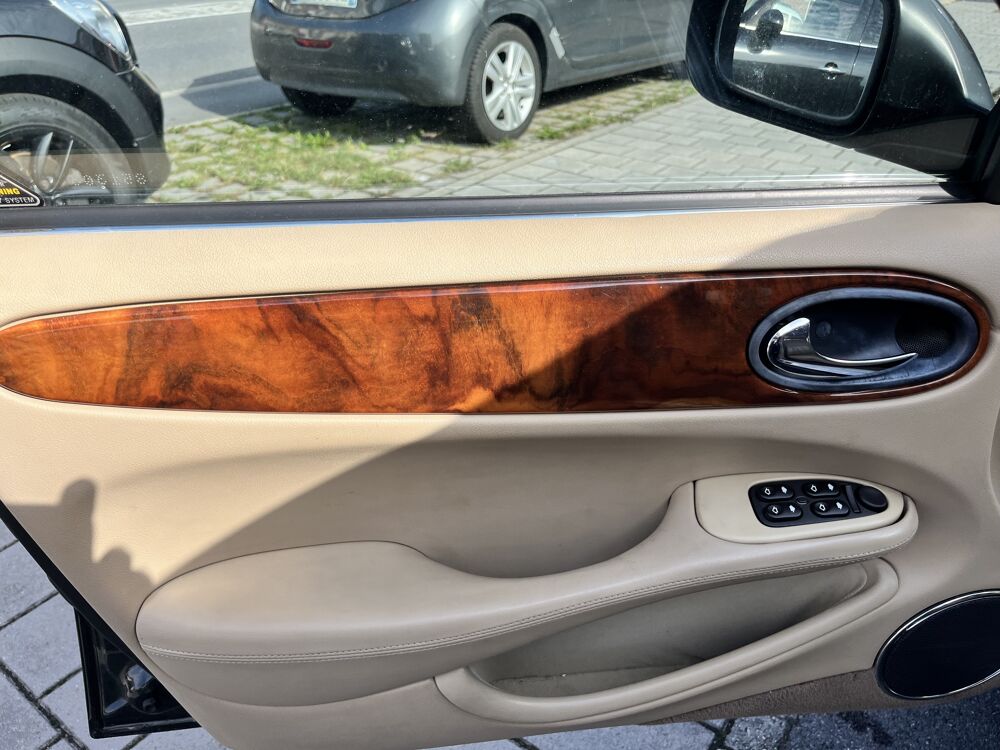 XJ 8 XJ8 3.2 V8 BA 1998 occasion 59300 Valenciennes