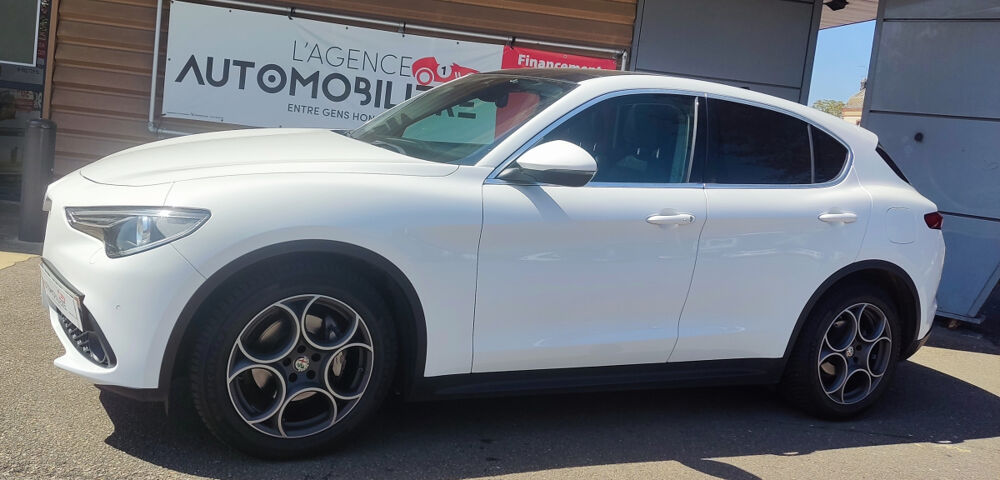 Stelvio Lusso• Toit Panoramique Ouvrant 2019 occasion 27500 Pont-Audemer