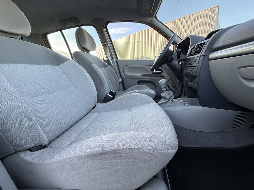 Clio II Phase 2 1.5L DCI 80CH PRIVILEGE | DISTRI OK 2002 occasion 44860 Pont-Saint-Martin
