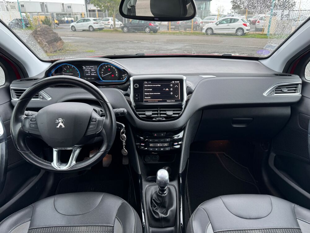 2008 1.2 110 BVM6 ALLURE | ENTRETIEN PEUGEOT | CARPLAY | CAMERA | 2019 occasion 44860 Pont-Saint-Martin