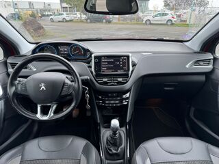 2008 1.2 110 BVM6 ALLURE | ENTRETIEN PEUGEOT | CARPLAY | CAMERA | 2019 occasion 44860 Pont-Saint-Martin