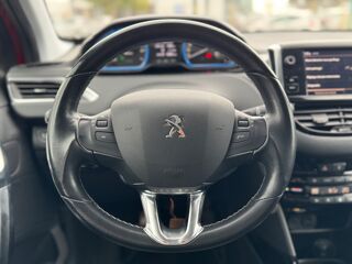 2008 1.2 110 BVM6 ALLURE | ENTRETIEN PEUGEOT | CARPLAY | CAMERA | 2019 occasion 44860 Pont-Saint-Martin
