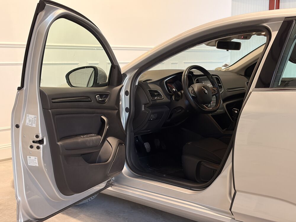 M&eacute;gane IV 1.5 DCI 110 ENERGY ZEN / ATTELAGE 2016 occasion 27620 Gasny