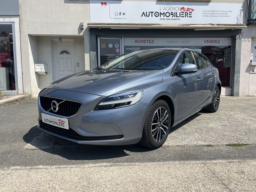 V40 T2 122ch Momentum business - Carnet d'entretien tamponn&eacute; 2018 occasion 49124 Saint-Barth&eacute;lemy-d'Anjou