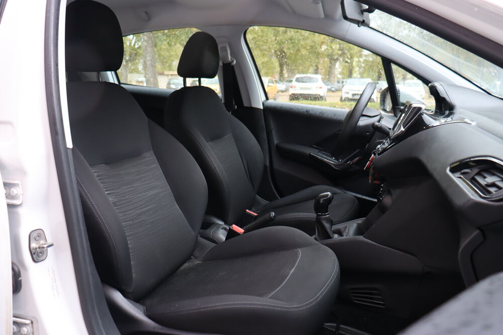 208 I Phase 2 5 Portes 1.6 Blue HDi FAP 99 cv 2018 occasion 88000 &Eacute;pinal