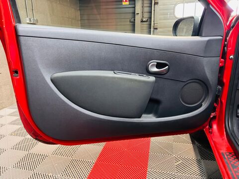 Clio 1.2 TCe 100 cv – Look S – Rouge & Blanc – Distribution 2011 occasion 71300 Montceau-les-Mines