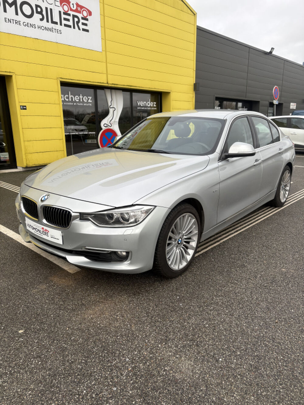 S&eacute;rie 3 330 D XDRIVE 258 LUXURY BVA 8 2014 occasion 76760 Yerville