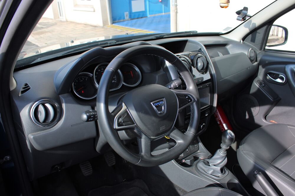 Duster 1.2 TCE 125ch BLACK TOUCH 4X2 ( Entretien DACIA, 1&egrave;re main, 2017 occasion 34200 S&egrave;te