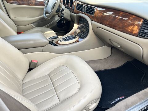 XJ 8 XJ8 3.2 V8 BA 1998 occasion 59300 Valenciennes