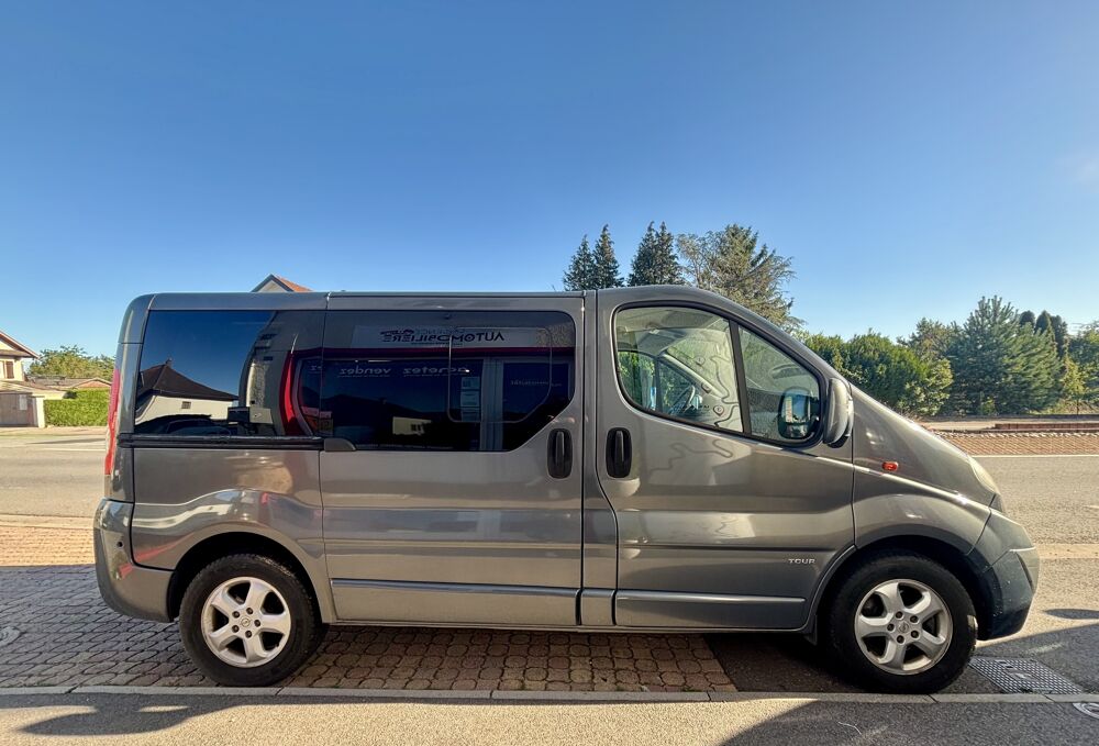 Vivaro Minibus 2.0 CDTI 16V Combi Easytronic 115 ch 8 places 2012 occasion 88100 Sainte-Marguerite