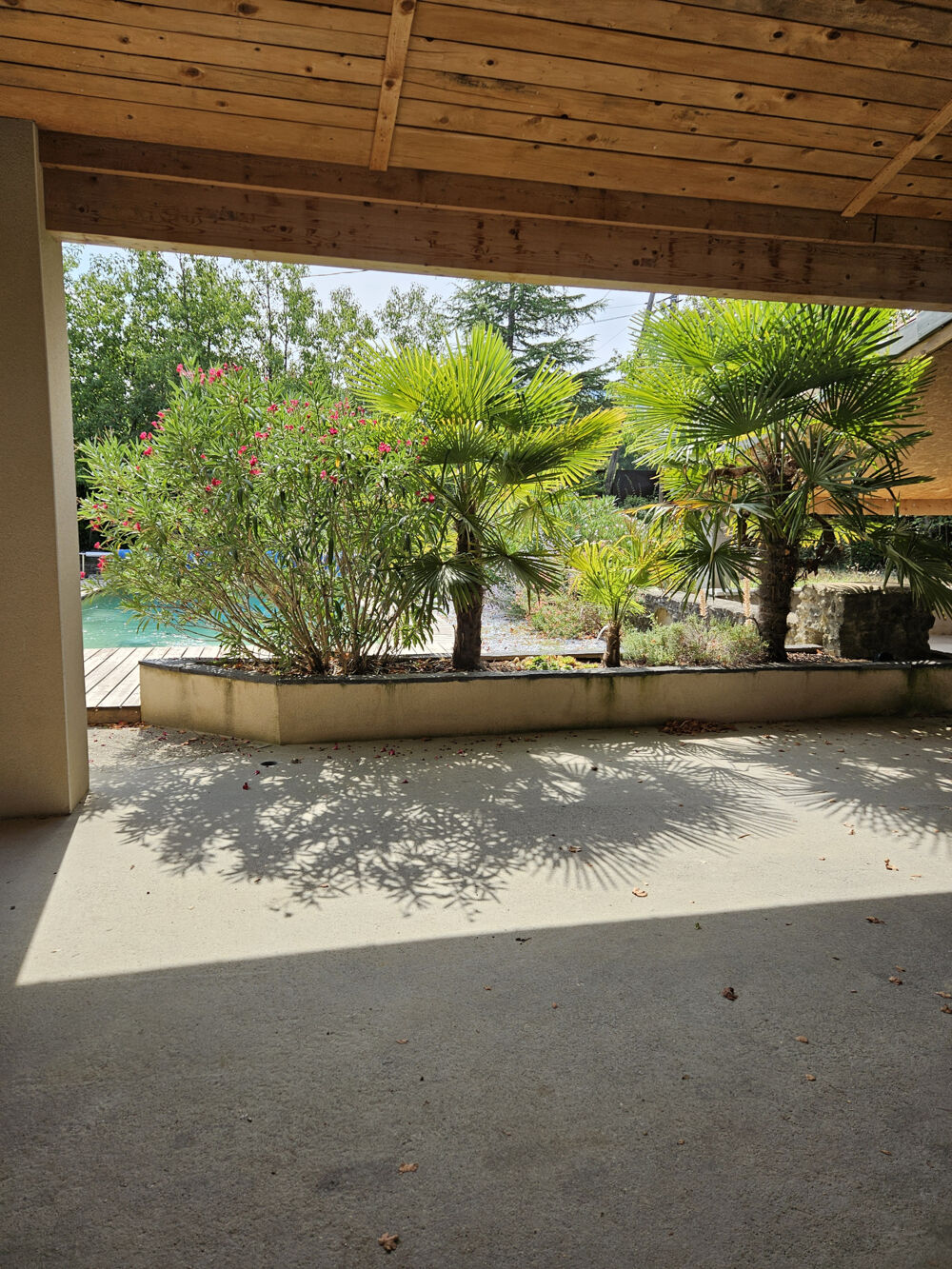 Spacieuse villa T6 de plain pied avec piscine