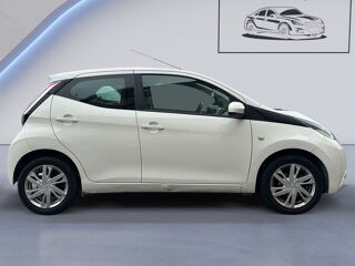 Aygo 1.0 VVT-i x-shift x-play 2017 occasion 78230 LE PECQ