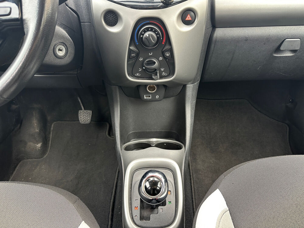 Aygo 1.0 VVT-i x-shift x-play 2017 occasion 78230 LE PECQ