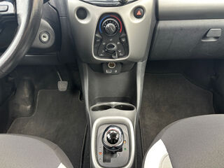 Aygo 1.0 VVT-i x-shift x-play 2017 occasion 78230 LE PECQ