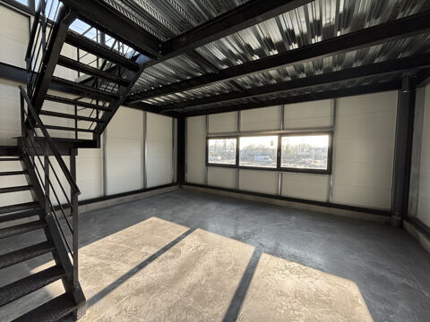   CHAINGY - ENTREPOT A LOUER - 