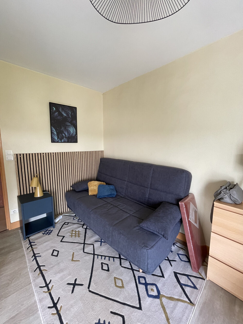À LOUER STUDIO MEUBLÉ AVEC BALCON, PARKING ET CAVE ORLÉANS SUD