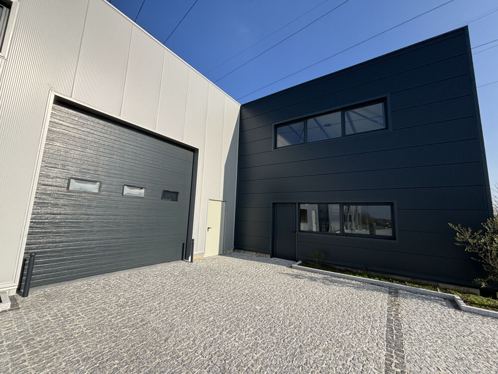   CHAINGY - ENTREPOT A LOUER - 