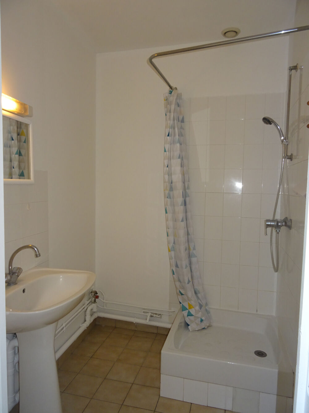 251 RUE DE BOURGOGNE - LIBRE