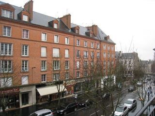  Appartement à louer 5 pièces 106 m²