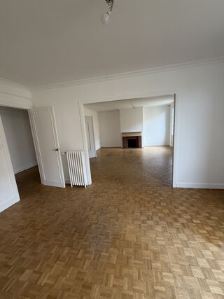  Appartement à louer 5 pièces 106 m²