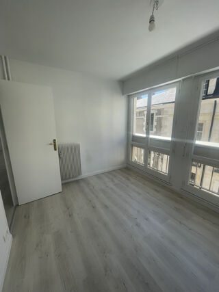  Appartement à louer 2 pièces 37 m²