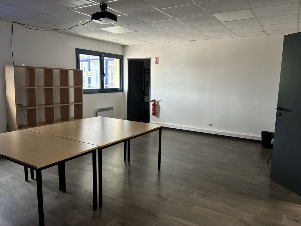   Bureaux à louer   116 m2 au 1er étage avec parking   Agence Bannier 