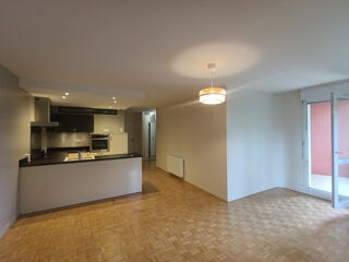  Appartement à louer 3 pièces 76 m²