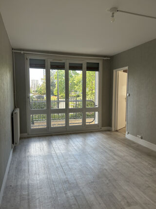 Appartement à louer 3 pièces 50 m²