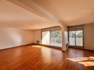  Appartement à louer 5 pièces 106 m²