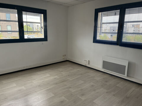   Bureaux à louer   116 m2 au 1er étage avec parking   Agence Bannier 