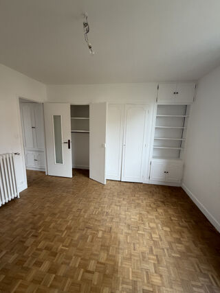 Appartement à louer 5 pièces 106 m²