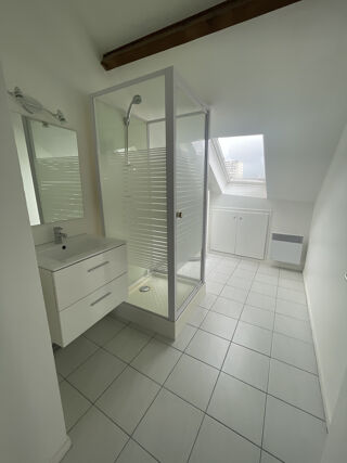  Appartement à louer 4 pièces 106 m²